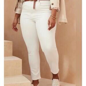 AMERICAN EAGLE Women's Plus Size White High Waist Mom Jeans Sz 24W